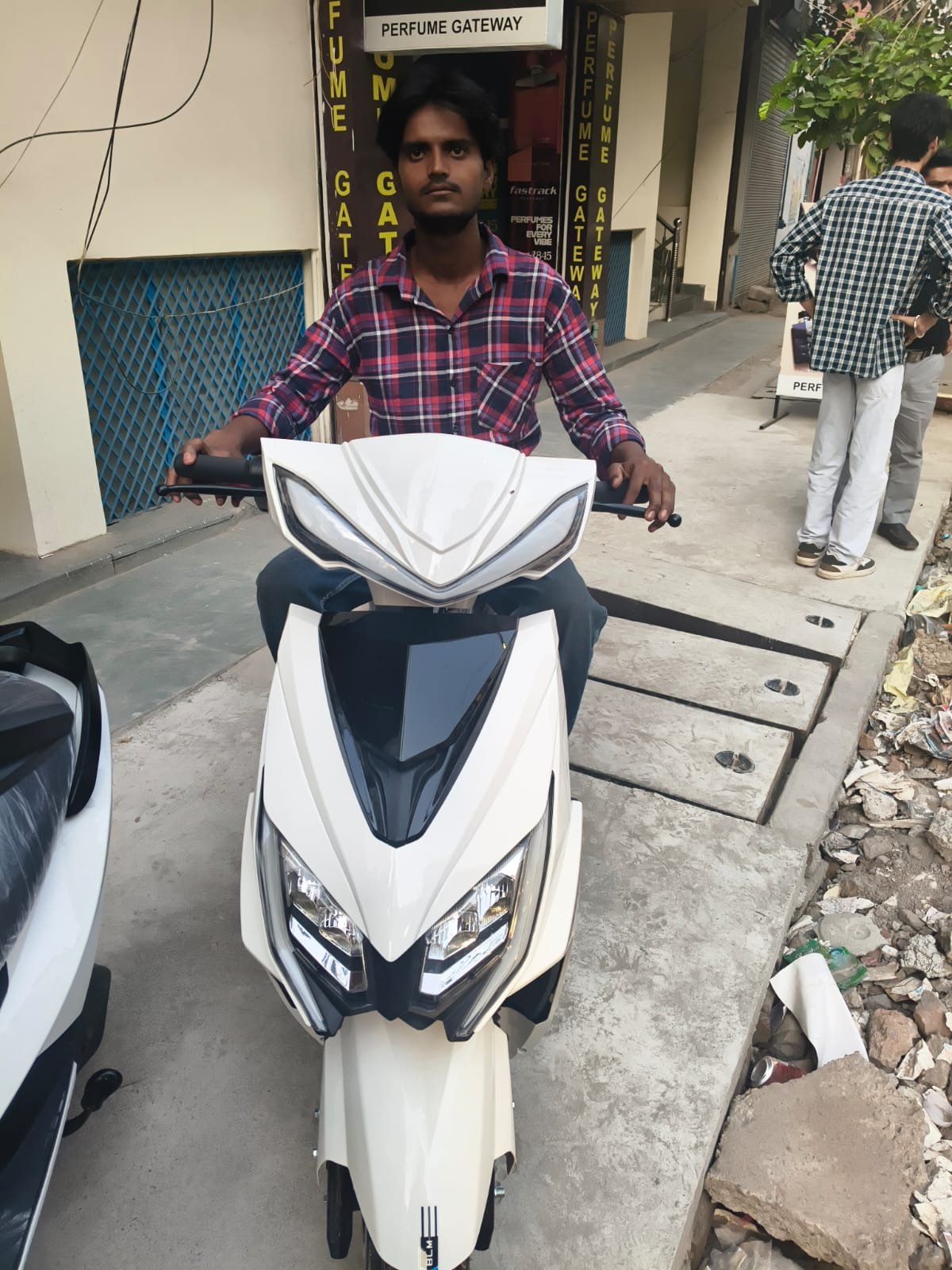 Ozoride rider field photo with electric scooty
